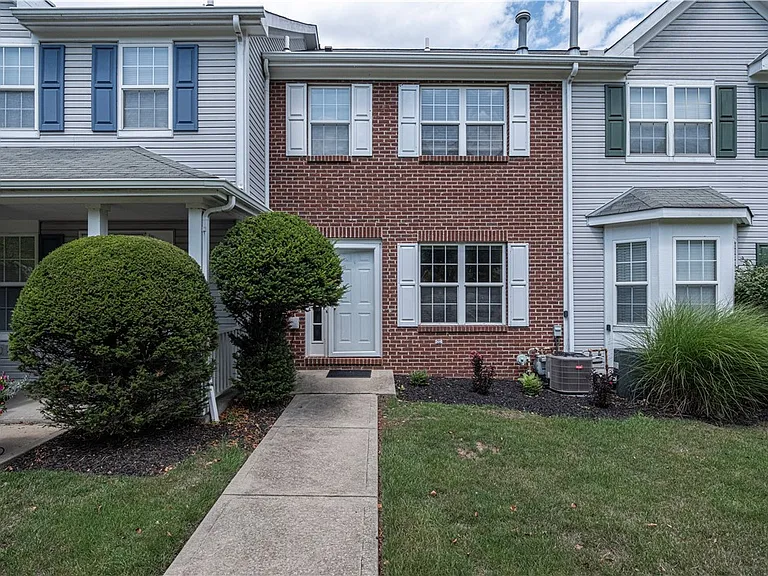 222 Castle Creek Dr — Photo 1
