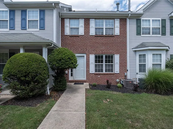 222 Castle Creek Dr, Seven Fields, PA 16046