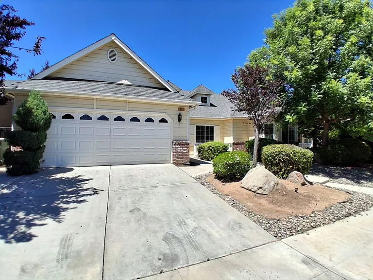 551 Lester Ave — Photo 4