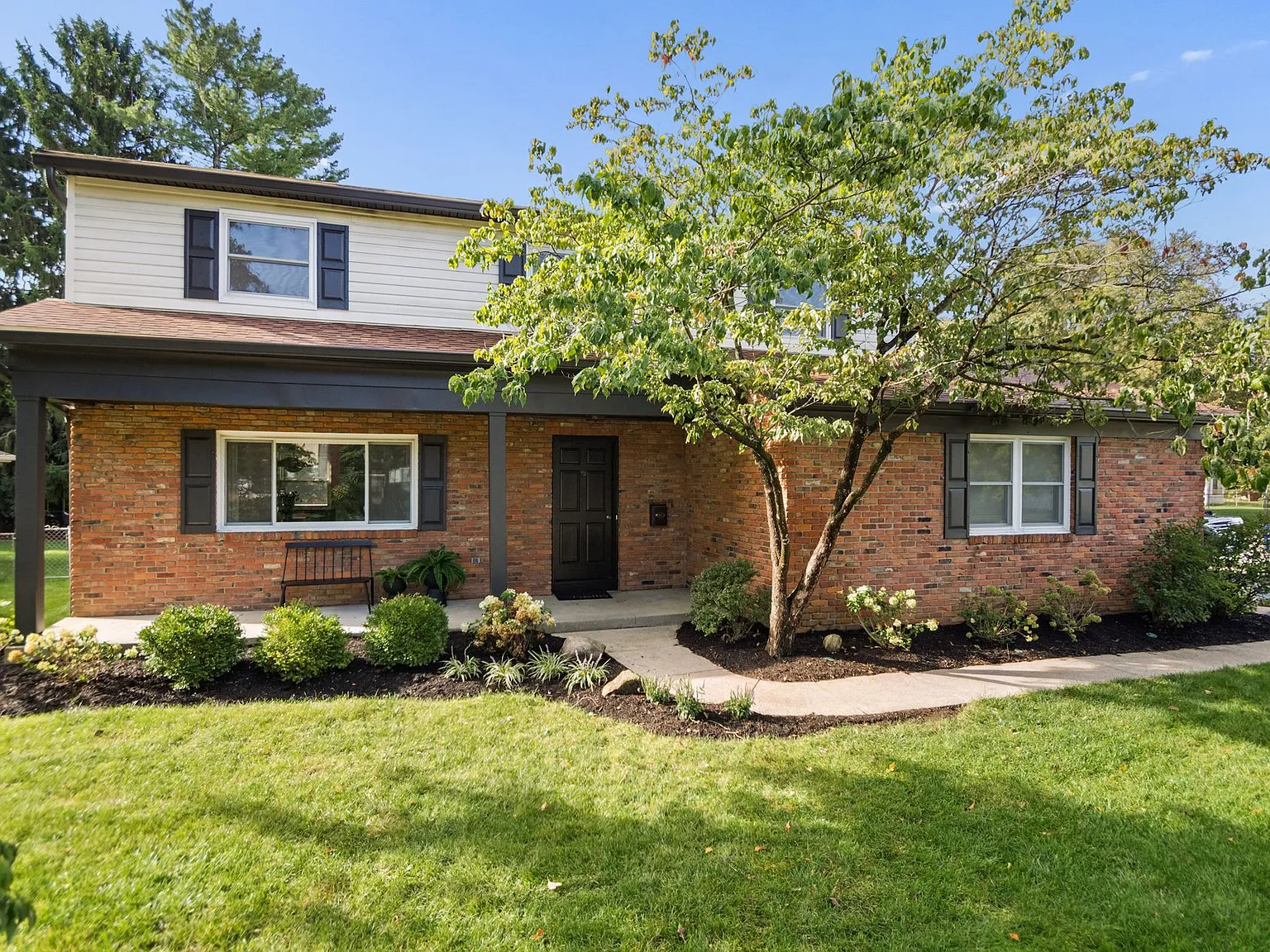 4 bed, 2.5 bath, 2280 sqft, $3,900 — Photo 3