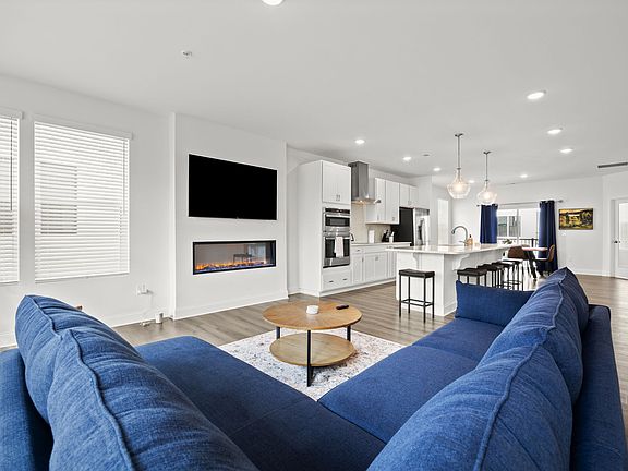3rd image of 1233 S Blount St #201