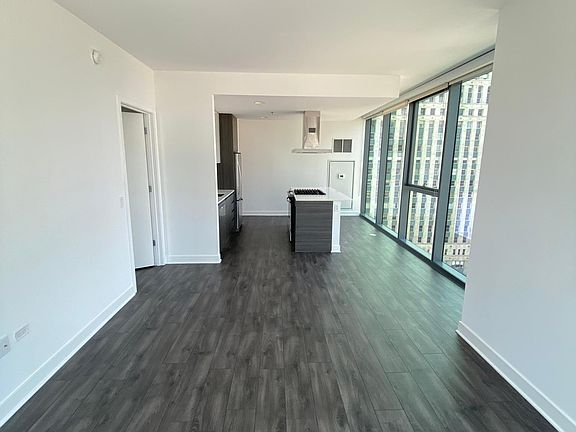5th image of 345 N La Salle Dr APT 2008