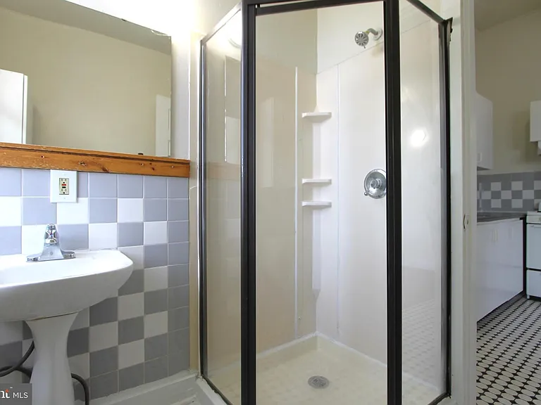 100 E Price St #1G — Photo 7