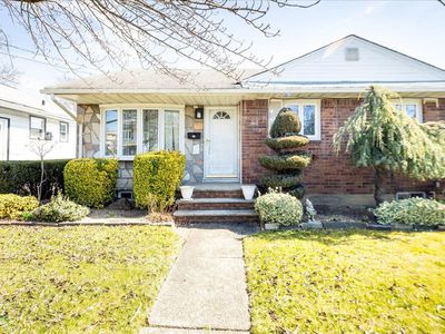 37 Miller Road, Hicksville, NY, 11801