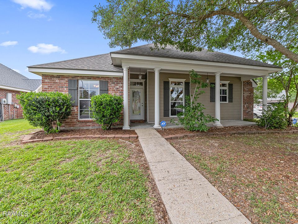 1st image of 100 S Lakepointe Dr