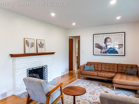 3rd image of 2036 Delafield Dr