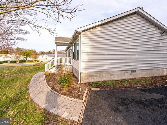 3rd image of 2073 Ramblewood Dr S
