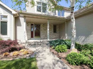 716 S 2nd St, Mount Horeb, WI 53572