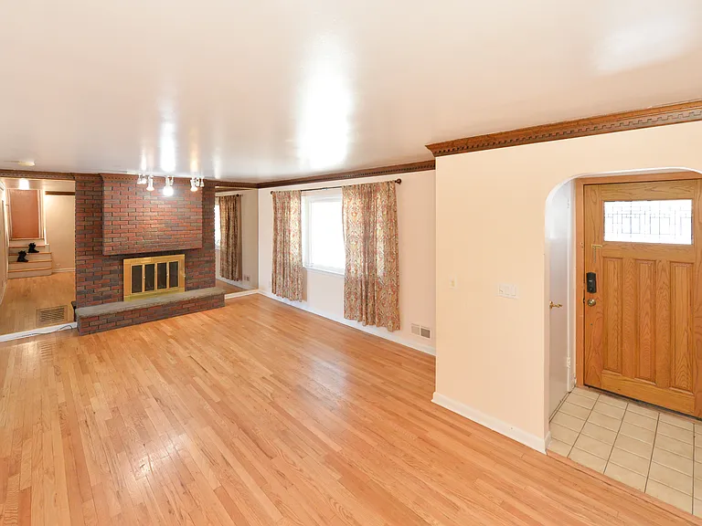 79 Grand Blvd — Photo 20
