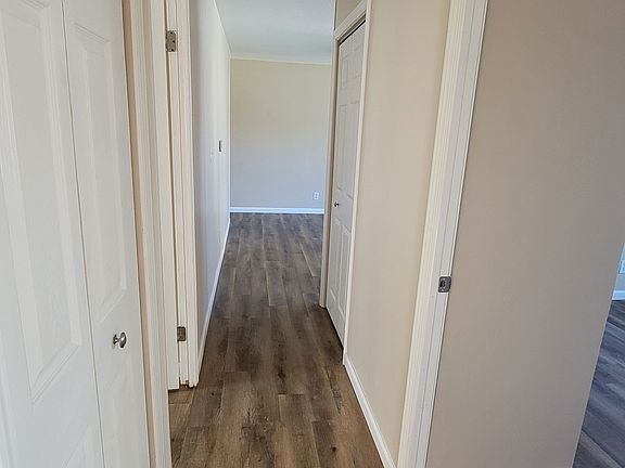 5th image of 155 Indianhead Dr