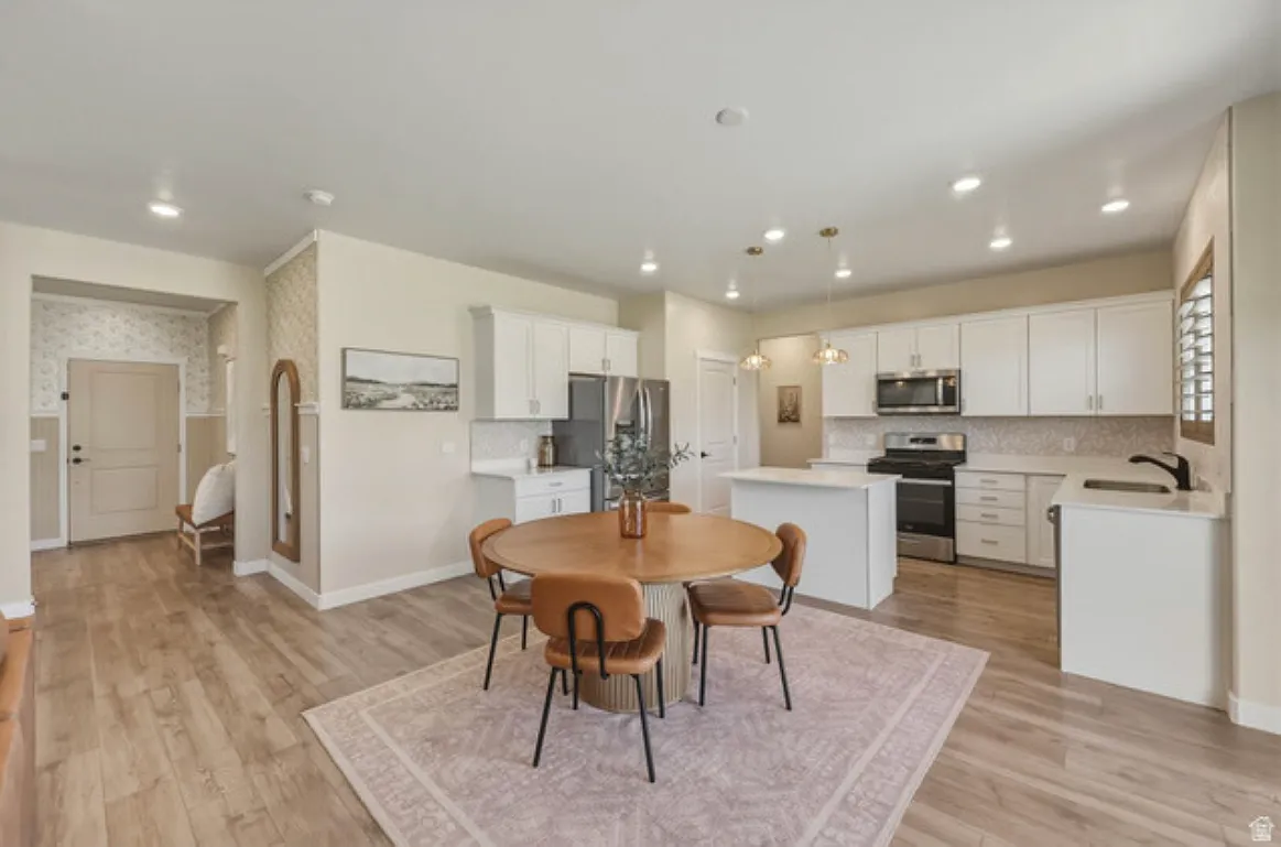 3 bed, 2.5 bath, 2800 sqft, $2,700 — Photo 2