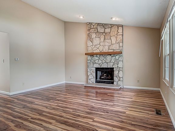 3rd image of 4867 Leybourne Dr