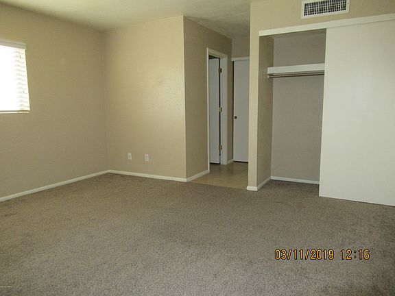 4th image of 556 Acoma Blvd N