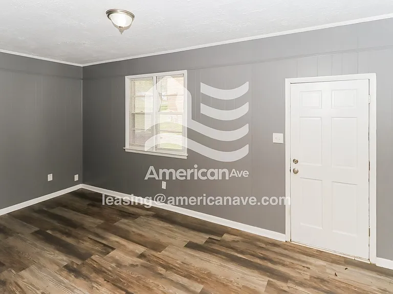 1392185_003_wm_-_living_room_13121600.jpg
