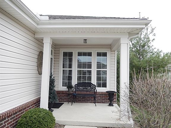 2nd image of 1329 Meadow Vista Dr