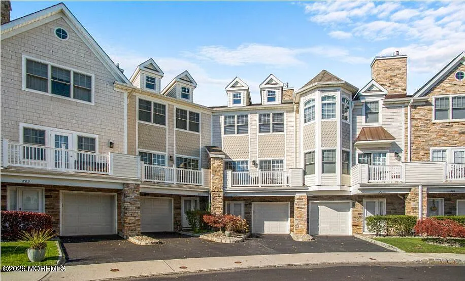 4 bed, 3.5 bath, 2310 sqft, $5,000 — Photo 1