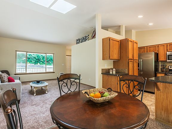 3rd image of 18535 Woodside Dr SE