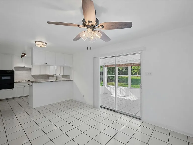 2409 Devonshire Dr — Photo 4