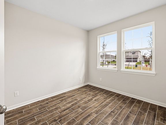 2nd image of 902 S Templo Dorado