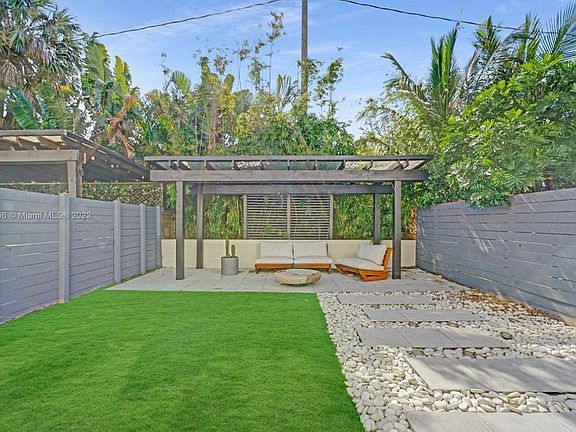 5th image of 804 SW 29th St #804