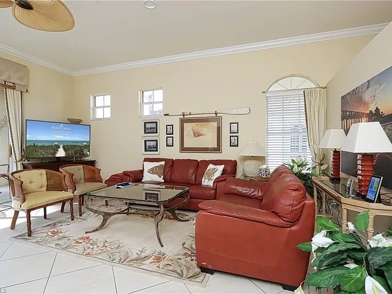 400 L Ambiance Cir #206 — Photo 5
