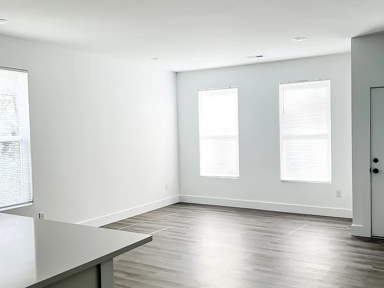 634 W Fairmont Ave — Photo 10