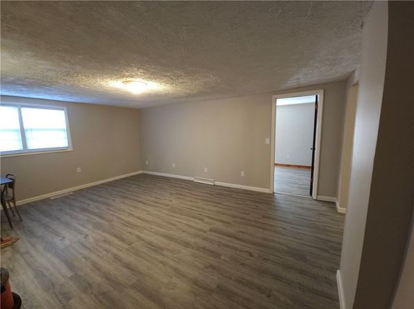 313 S Cain St, Clinton, IL 61727