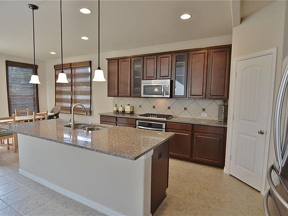 4th image of 2812 Golfview Dr