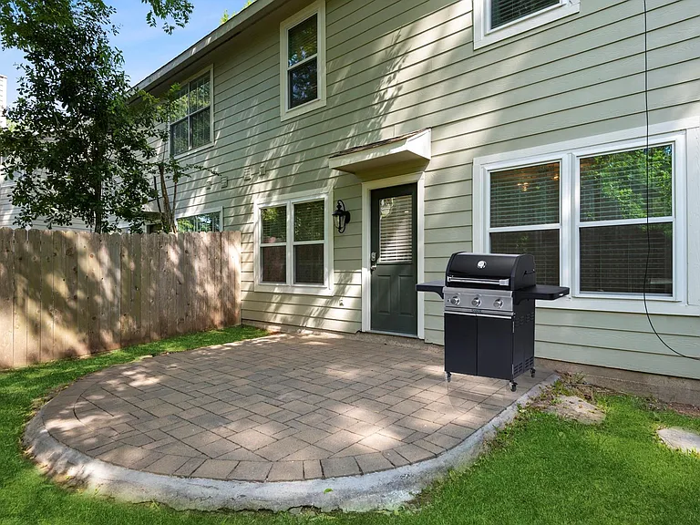35 N Walden Elms Cir — Photo 20