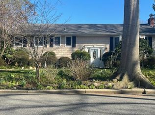 12 Kivy St, Huntington Station, NY 11746