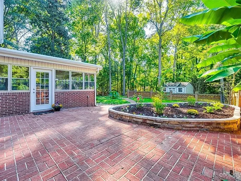 7 Park Dr — Photo 26