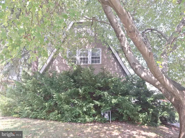 323 Derwyn Rd, Drexel Hill, PA 19026