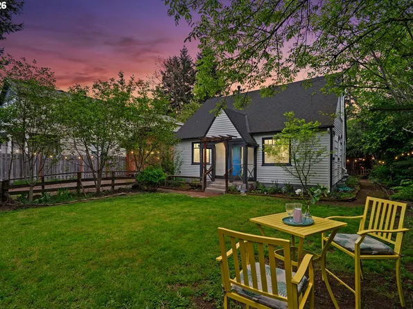 11944 SE Mill Ct, Portland, OR 97216