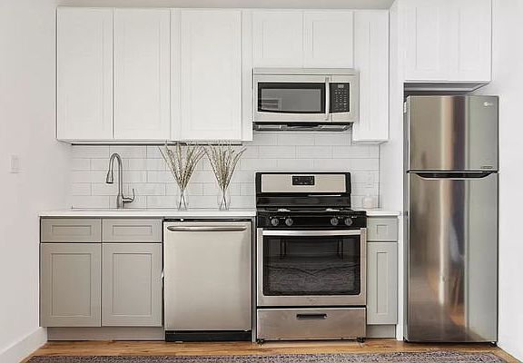 3rd image of 787 Franklin Ave #2F