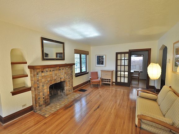 2nd image of 3454 Linwood Ave