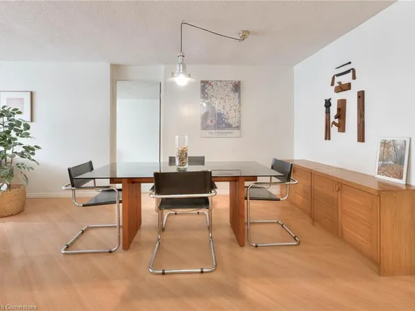 55 Green Valley Dr #215, Kitchener, ON N2P 1Z6