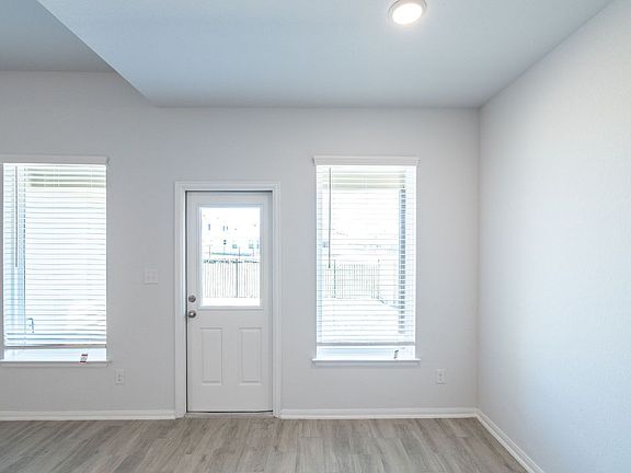 4th image of 1054 Blue Oak Blvd