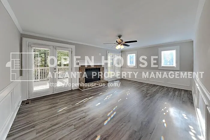 2100 Glenridge Ct — Photo 3