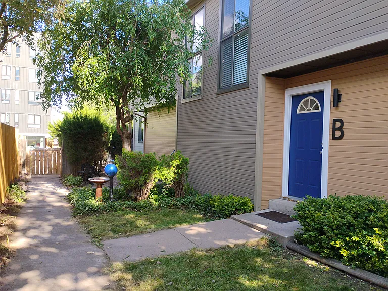 1579 Hooker St #B — Photo 20