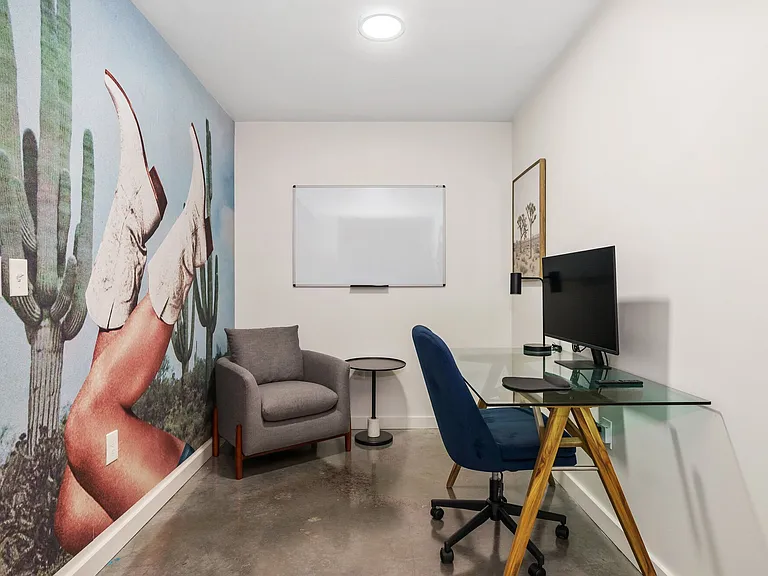 Mid Main — Photo 9