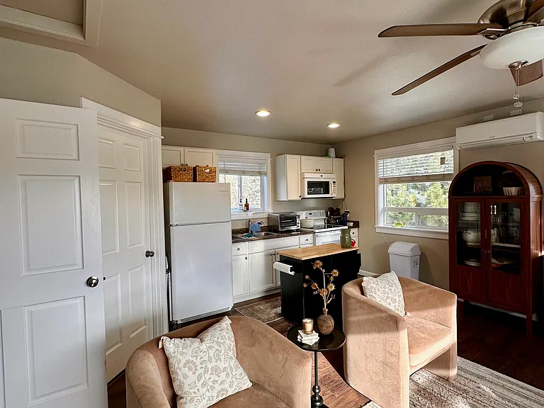 Open floor kitchen/living room