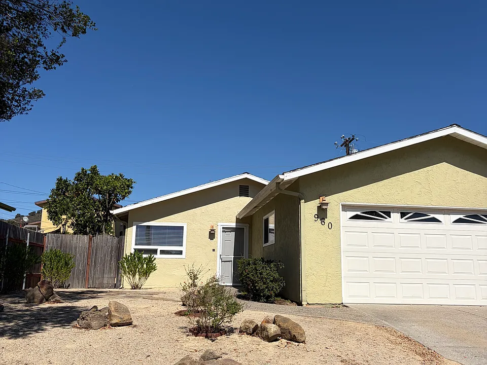 960 Bakersfield St