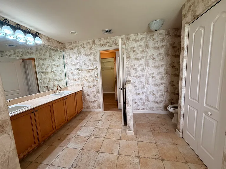 108 Kensington Way — Photo 24