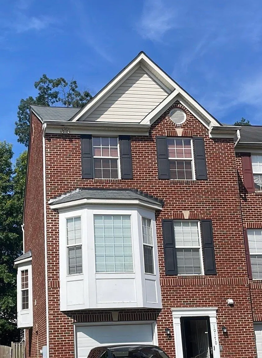3 bed, 2.5 bath, 2402 sqft, $3,100 — Photo 3