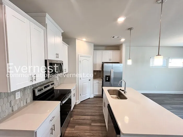 4522 Skywood Ln — Photo 2