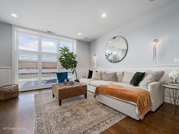 3rd image of 2441 W Belmont Ave APT 1W