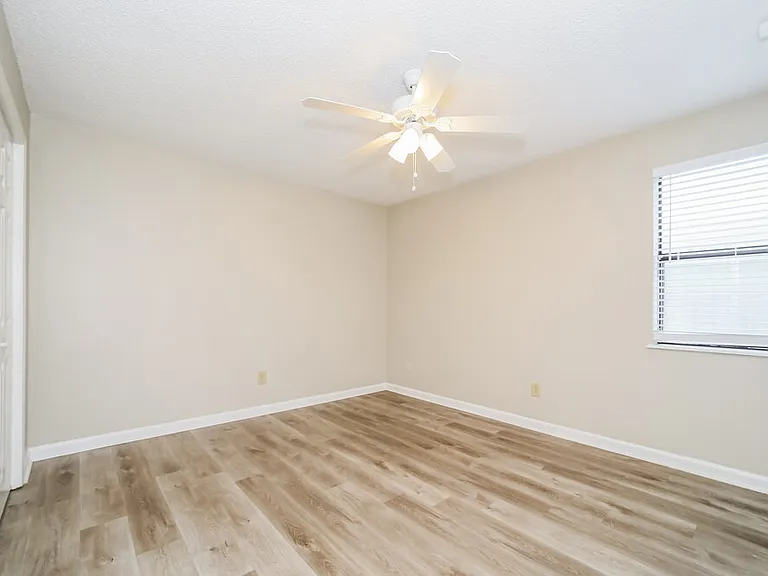 3167 Laurel Grv S — Photo 12
