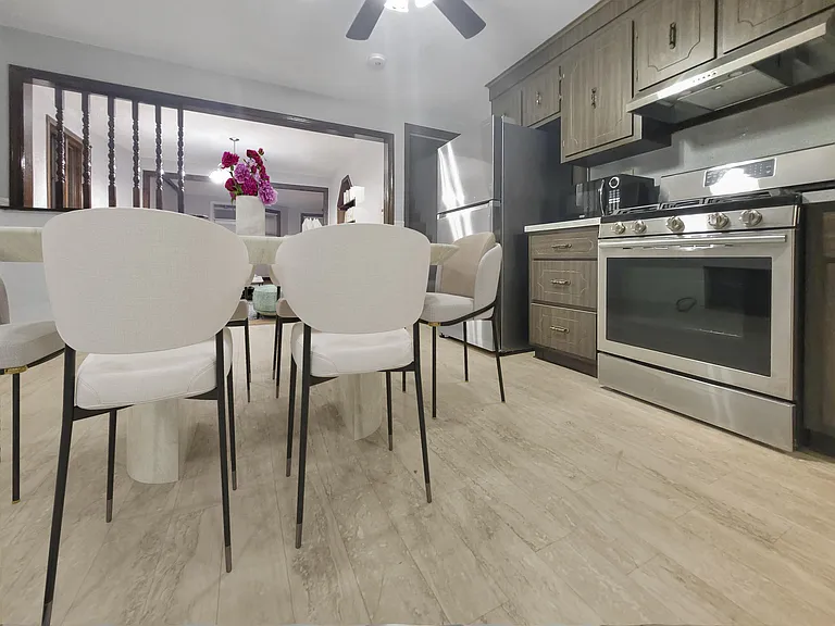 24 Gladstone St #2 — Photo 2