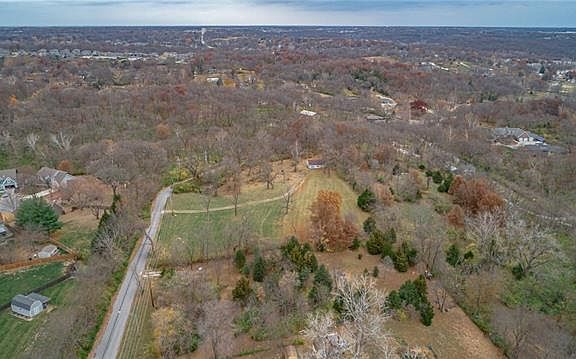 2nd image of 6701 N Green Hills Rd