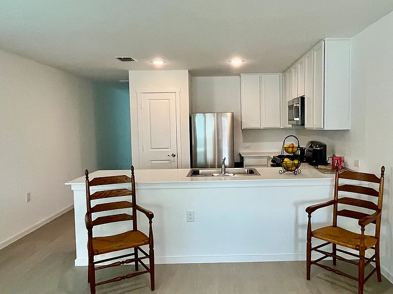 10819 Bernal Cv — Photo 3